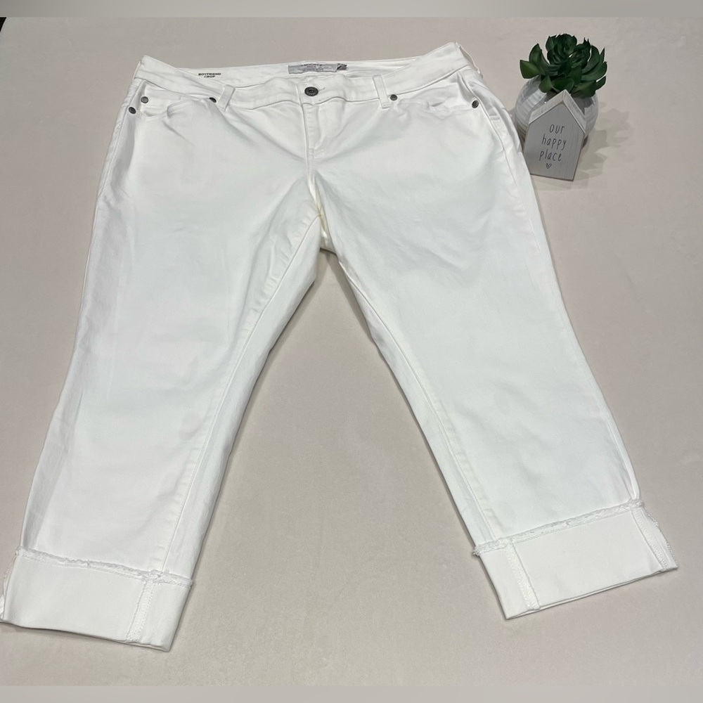Woman’s Torrid Cropped Boyfriend Jeans Size 14